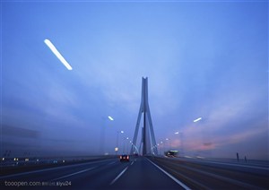 交通运输-夜幕下的桥梁