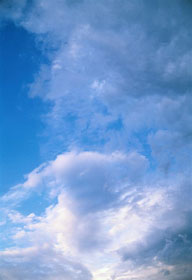 淡蓝色天空白云