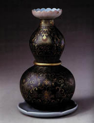 中华传统-葫芦形金纹瓷器
