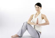 瑜伽美女-双手合十左侧腰运动
