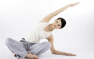 瑜伽美女-盘腿右腰拉伸运动