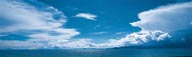 中国宽幅美景-白云下蔚蓝的湖泊