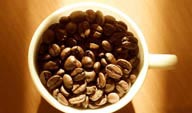 咖啡杯和咖啡豆