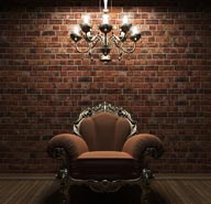 红砖墙木地板上的欧式褐色贵族沙发和欧式水晶吊灯