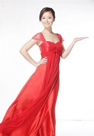 穿红色丝绸连衣裙似仙女的成熟性感美女林心如