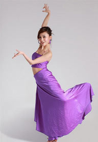 穿紫色露脐装 跳现代舞蹈--孔雀舞的美女舞蹈家