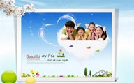幸福家庭--房地产广告 相框中爬在云朵上的一家四口