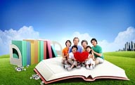 创意广告画面--幸福快乐的一家人坐在草地的书本上